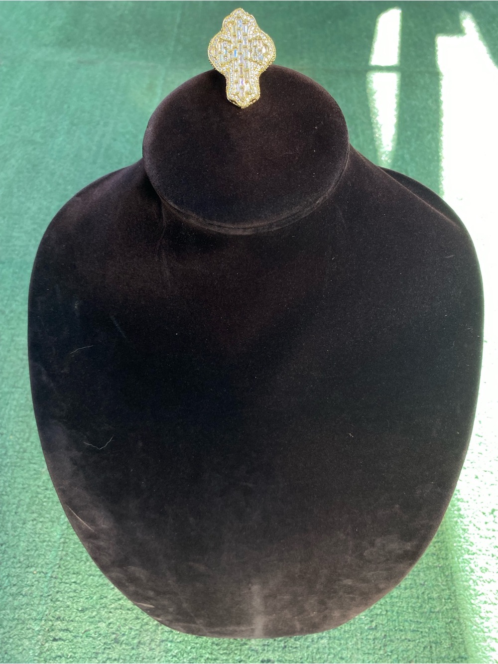 Diamond cross ring